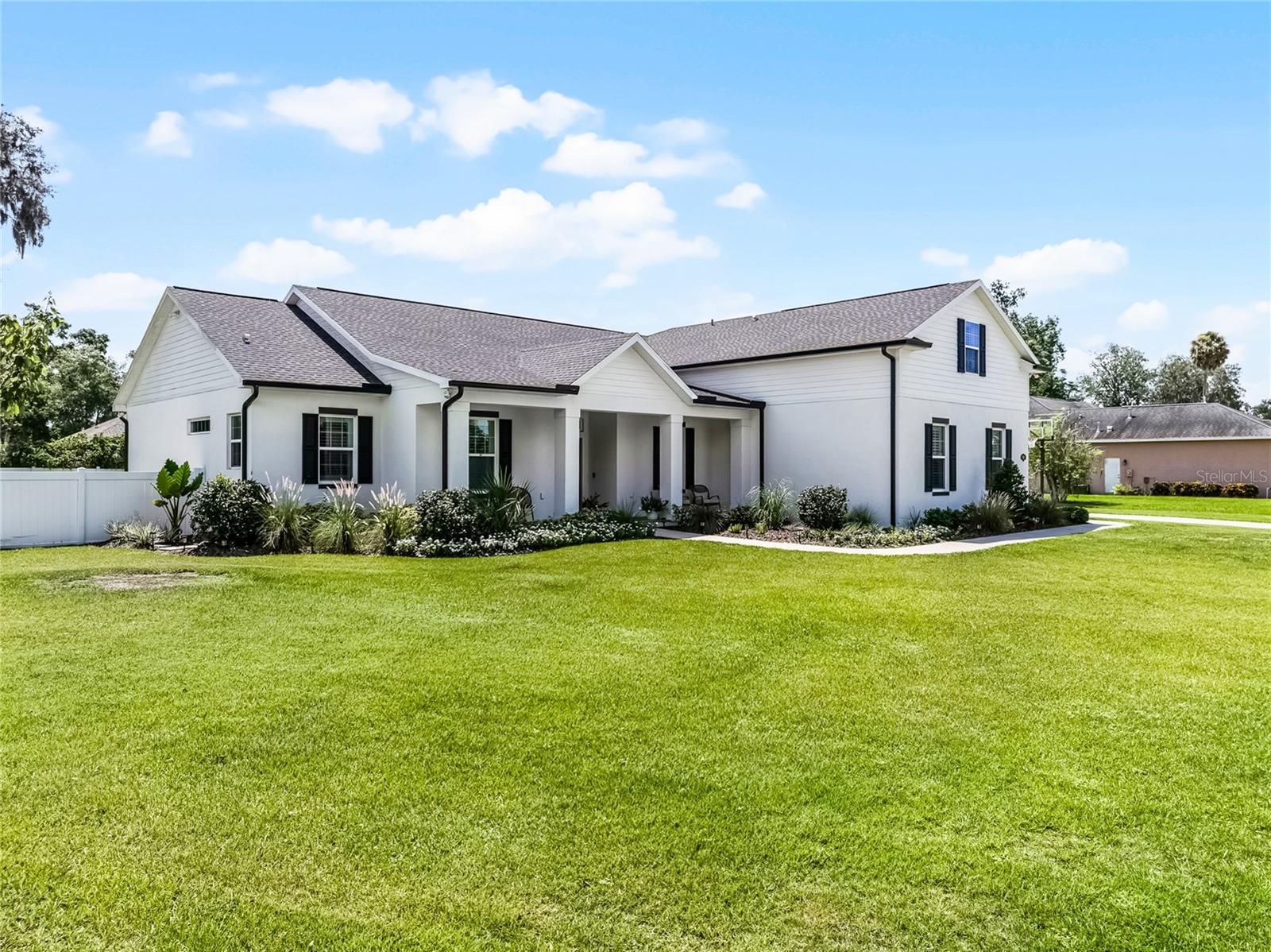 Listing photo id 0 for 926 John Cressler Drive