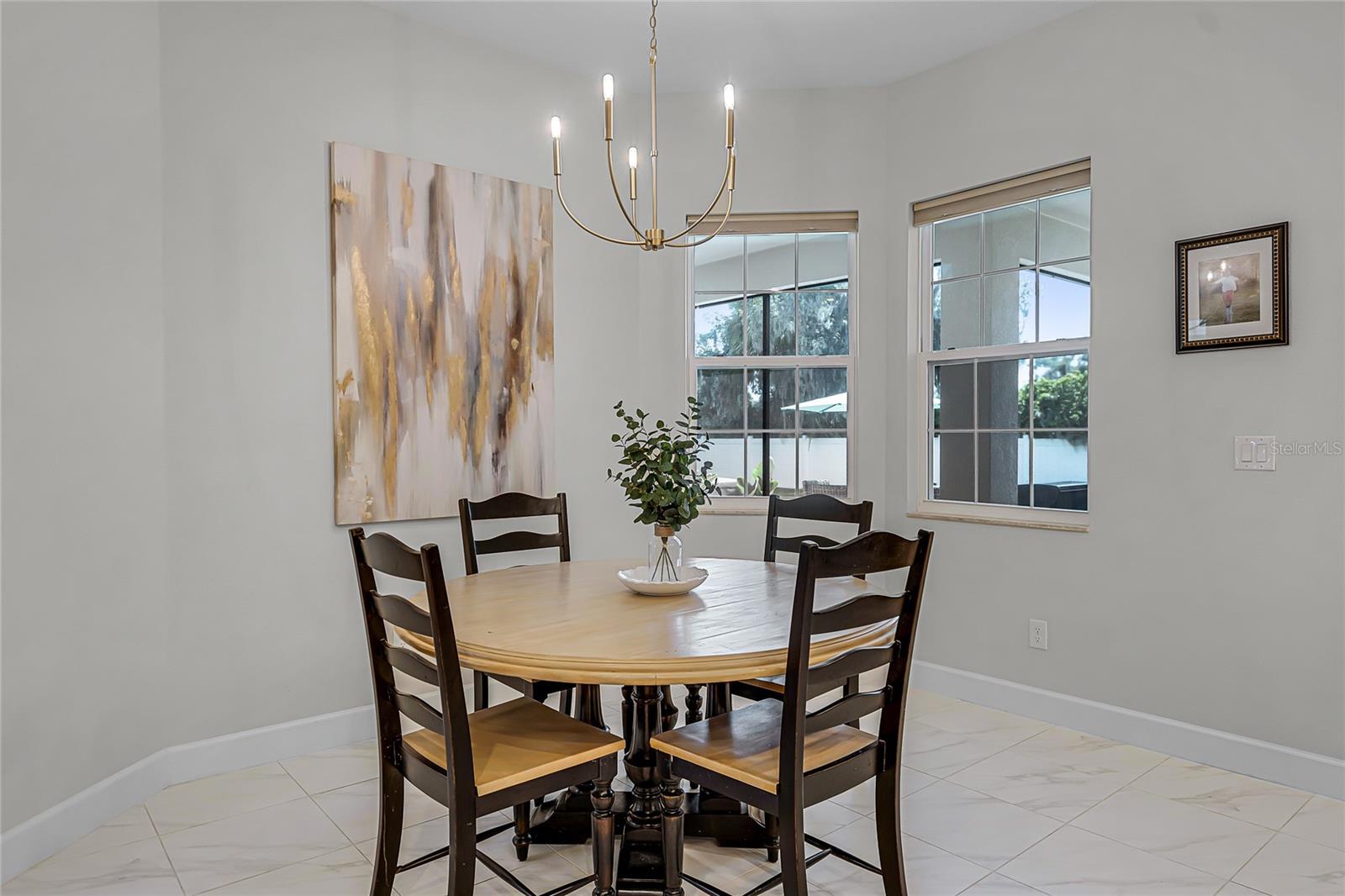 Listing photo id 19 for 926 John Cressler Drive