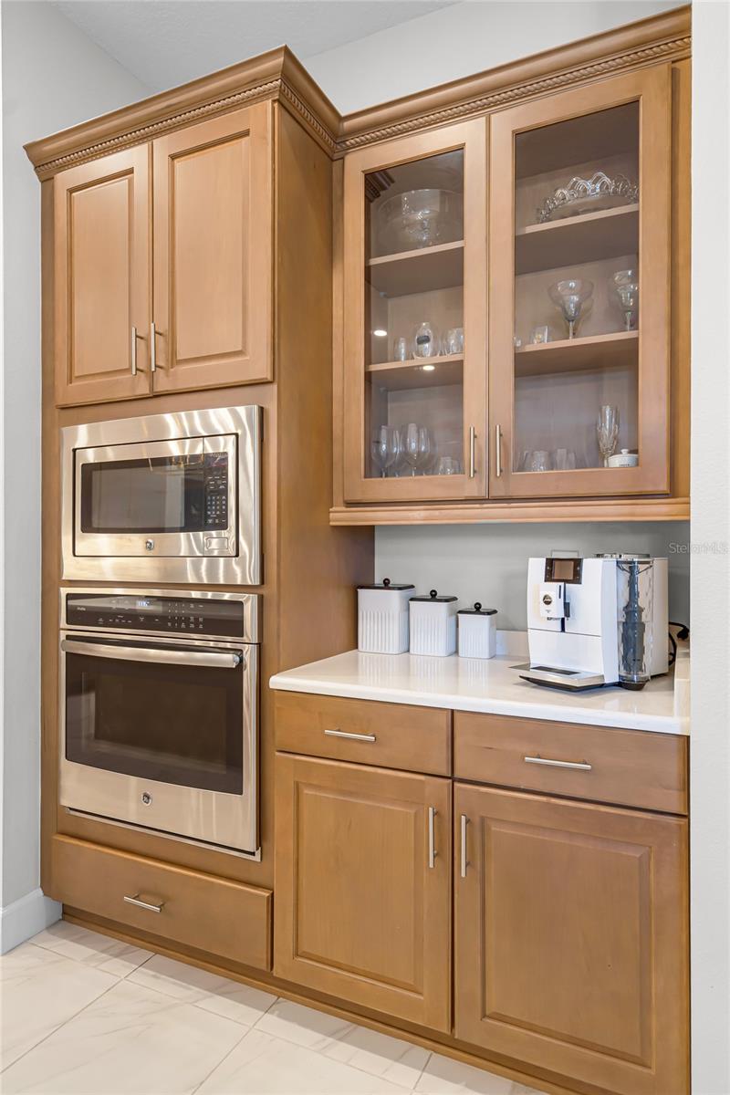 Listing photo id 21 for 926 John Cressler Drive