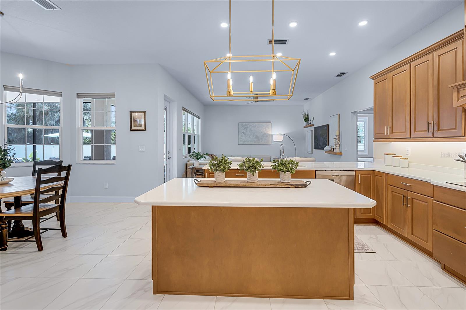 Listing photo id 24 for 926 John Cressler Drive