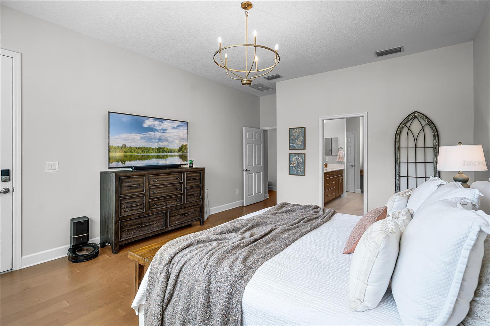 Listing photo id 28 for 926 John Cressler Drive