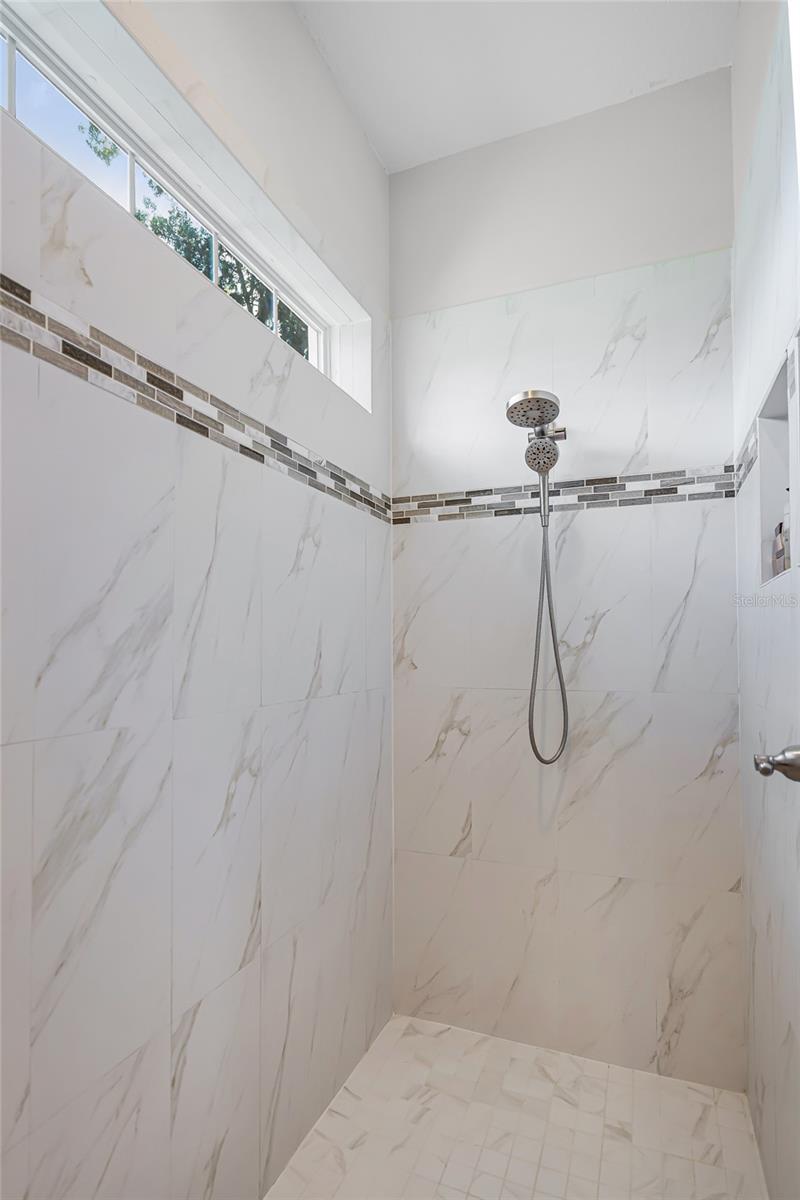 Listing photo id 31 for 926 John Cressler Drive