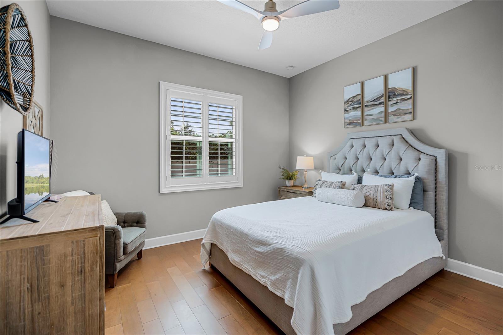 Listing photo id 34 for 926 John Cressler Drive
