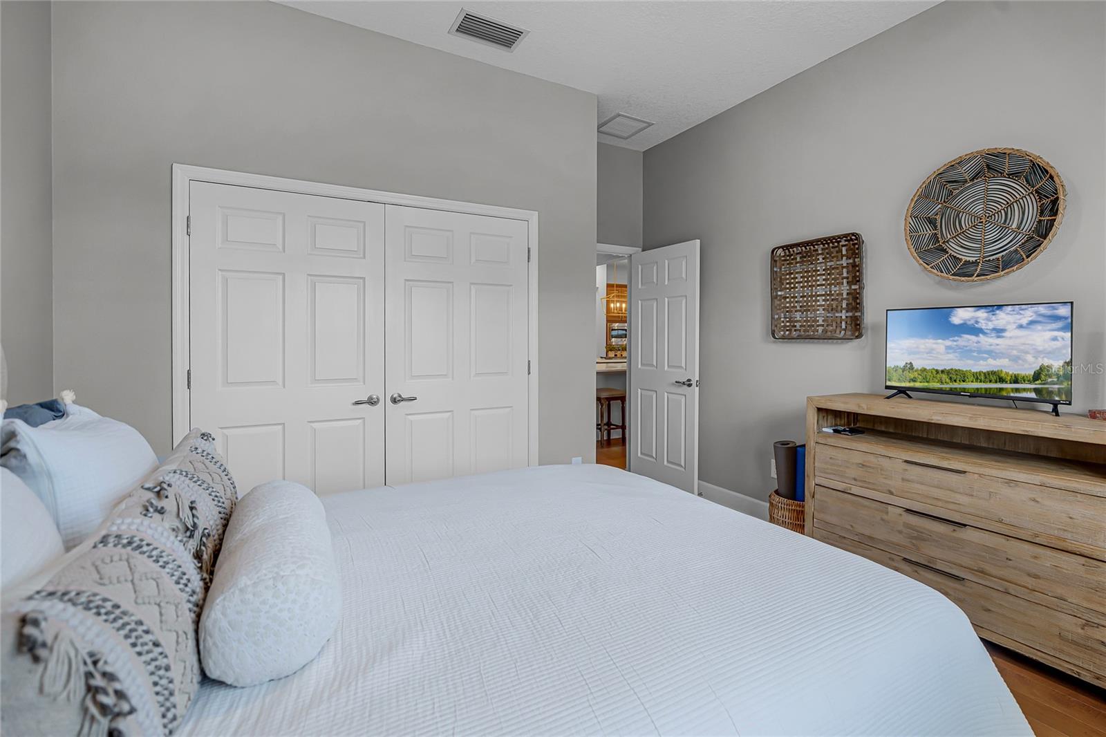 Listing photo id 35 for 926 John Cressler Drive