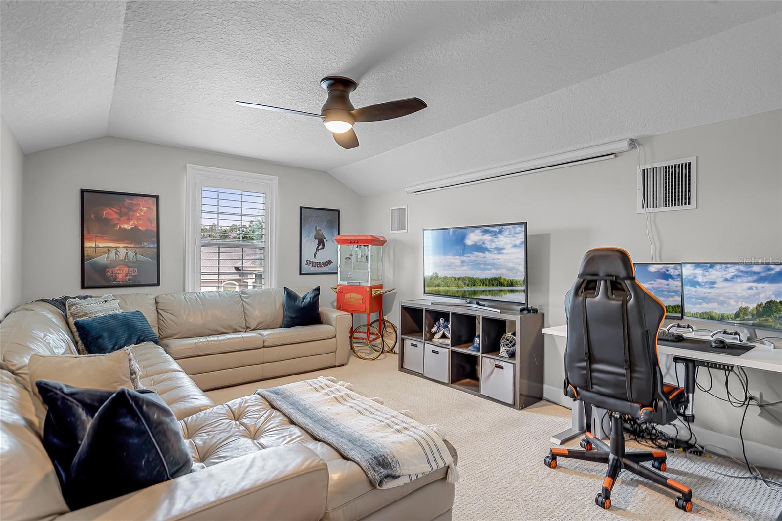 Listing photo id 39 for 926 John Cressler Drive