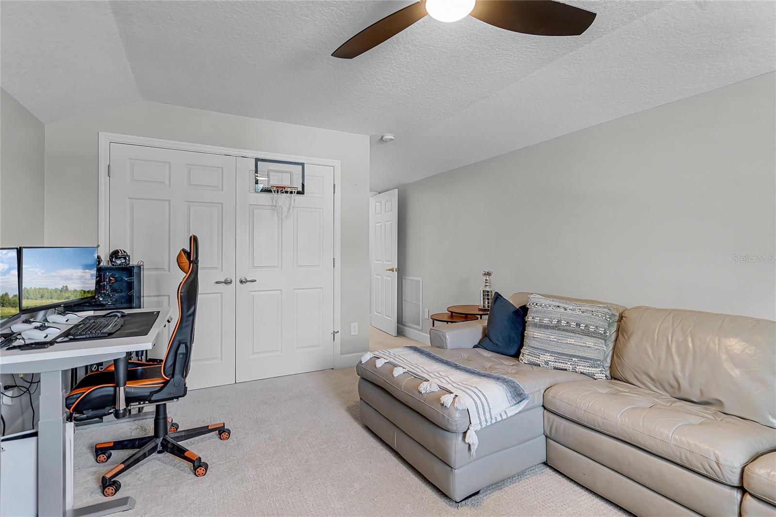 Listing photo id 40 for 926 John Cressler Drive