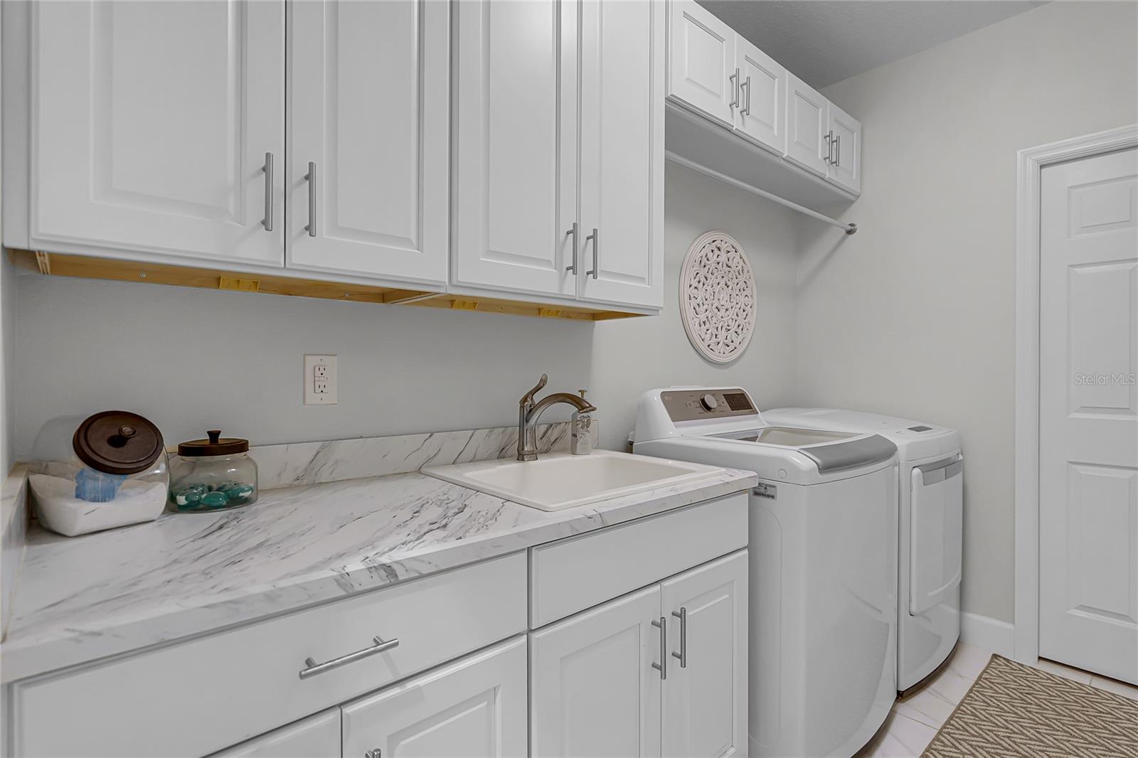 Listing photo id 42 for 926 John Cressler Drive