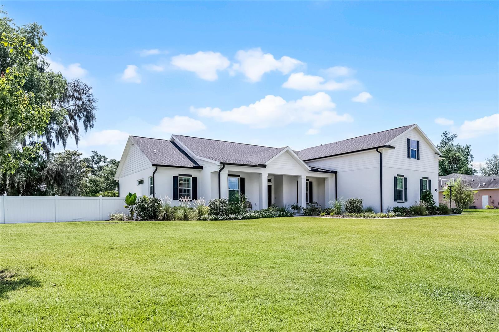Listing photo id 4 for 926 John Cressler Drive