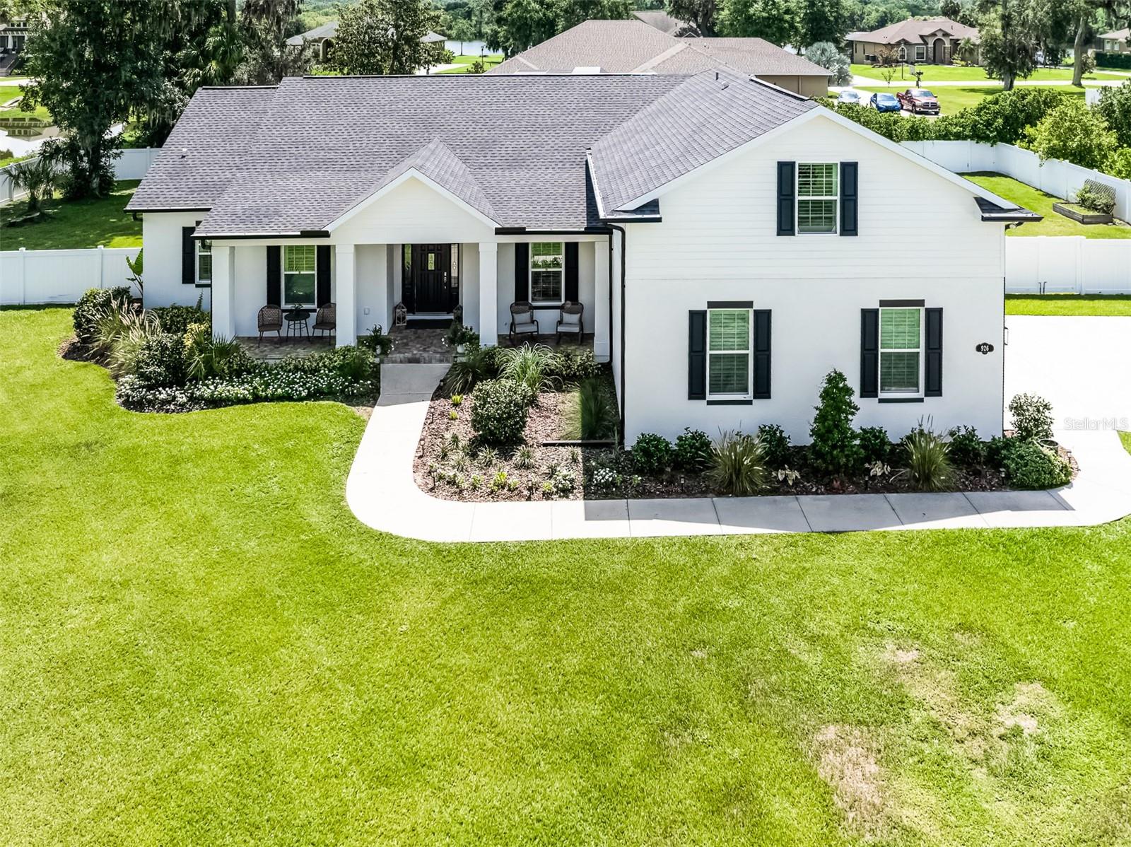 Listing photo id 5 for 926 John Cressler Drive