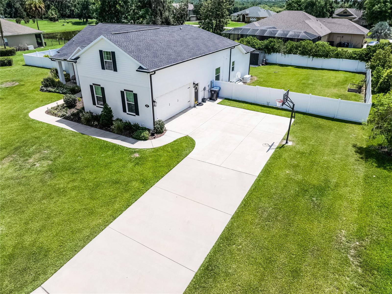 Listing photo id 6 for 926 John Cressler Drive