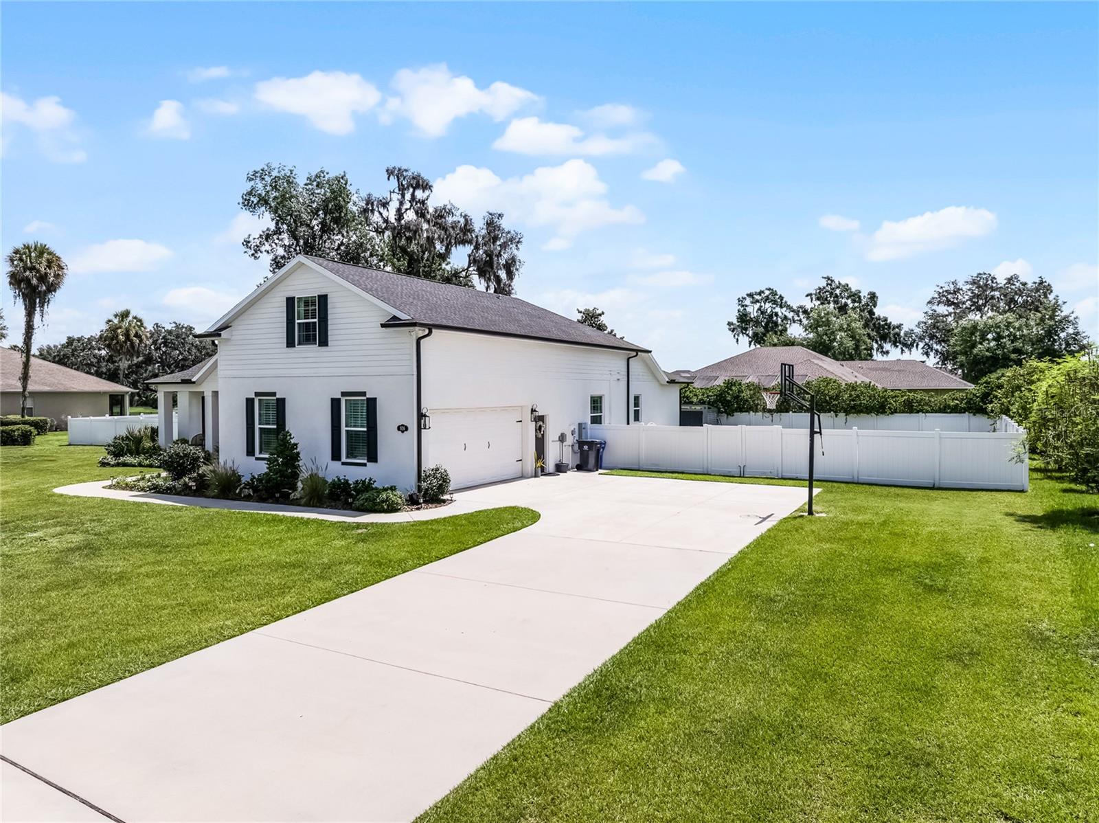 Listing photo id 7 for 926 John Cressler Drive
