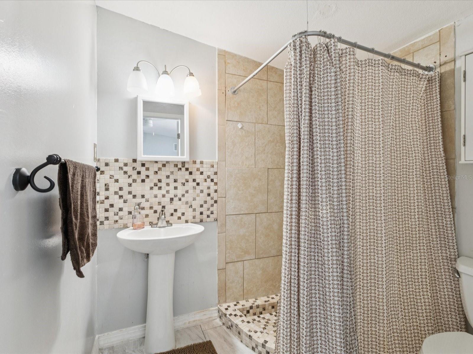 Image 21 of 51 For 6518 West Shore Circle
