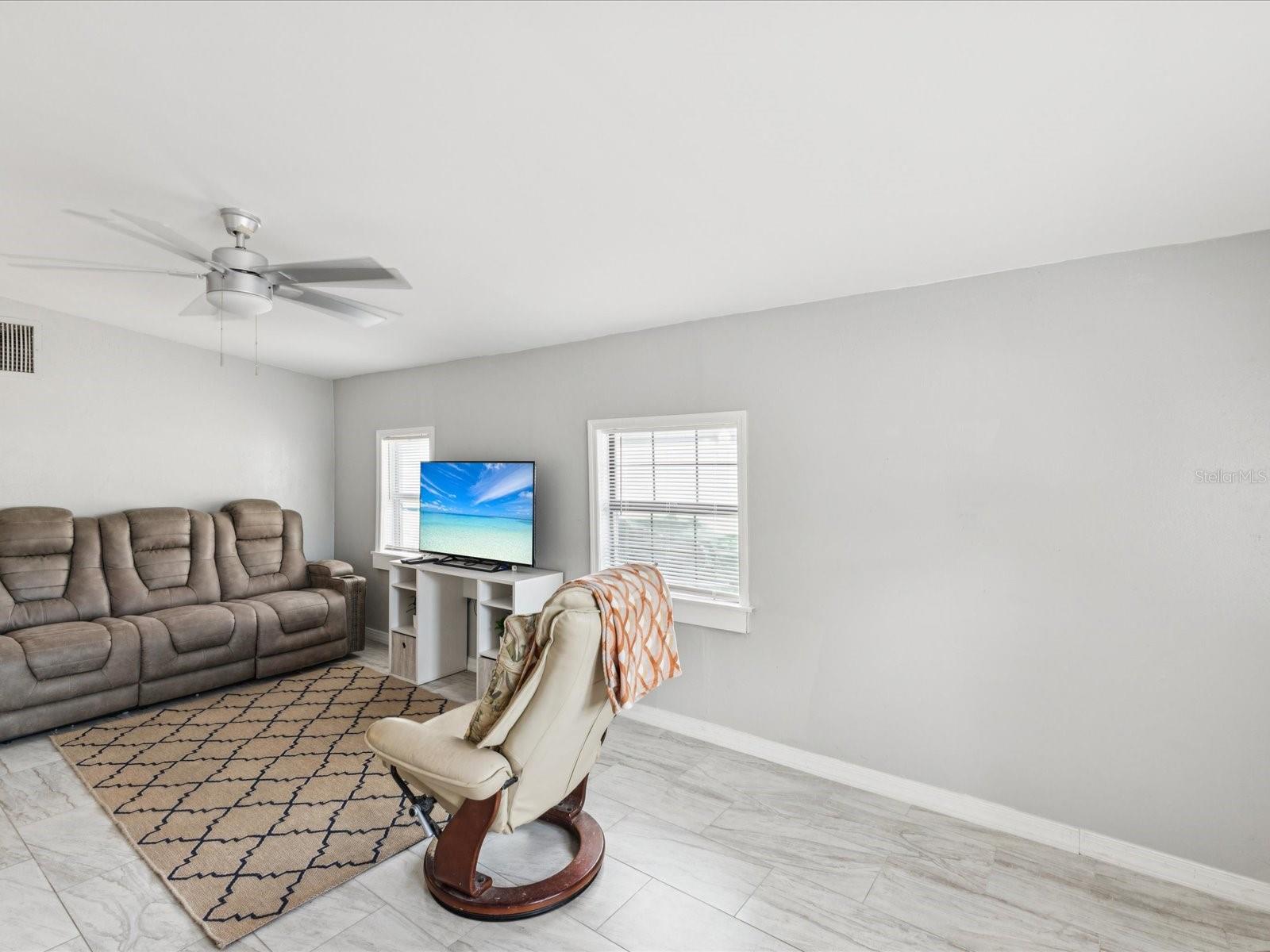 Image 9 of 51 For 6518 West Shore Circle