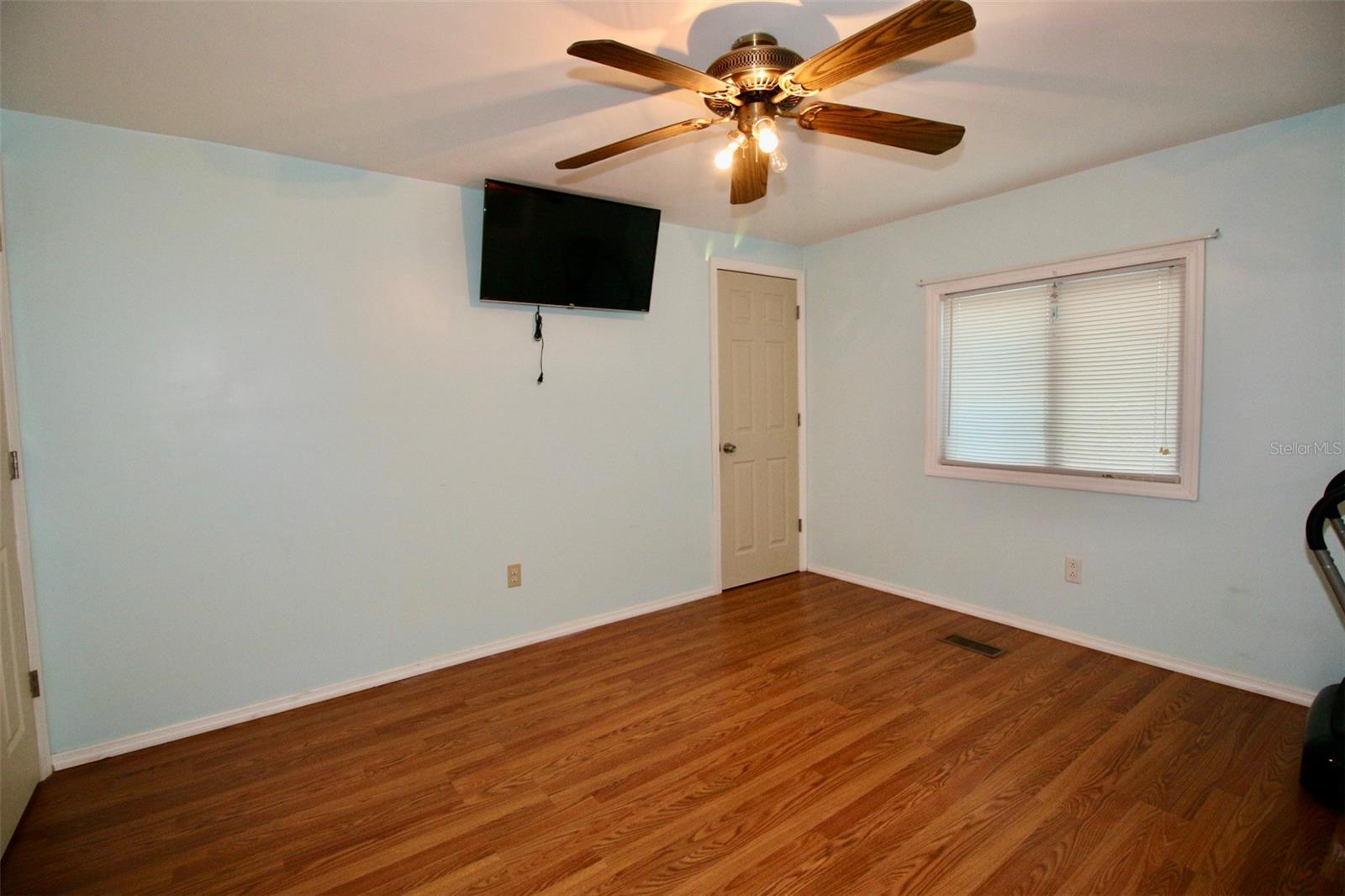 Image 23 of 41 For 10992 Poplar Street Ne 127
