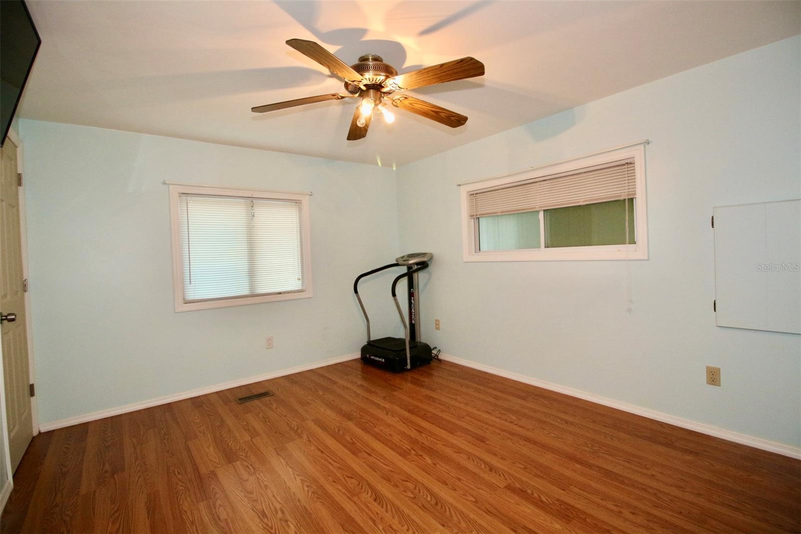 Image 24 of 41 For 10992 Poplar Street Ne 127