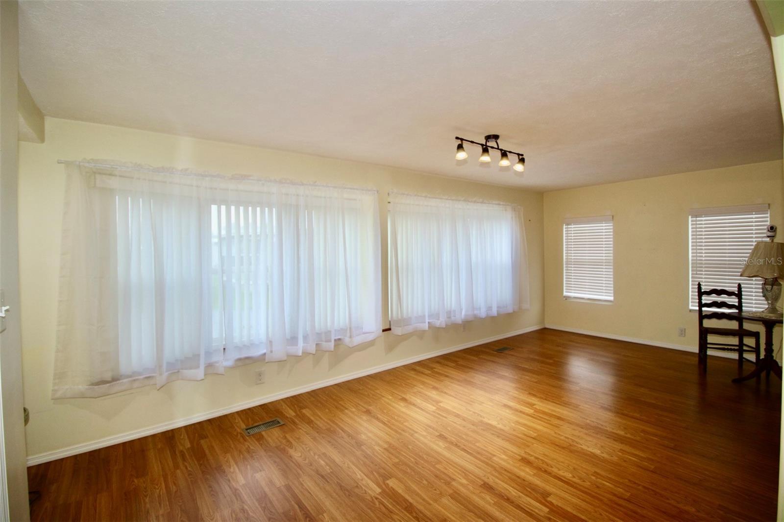 Image 5 of 41 For 10992 Poplar Street Ne 127