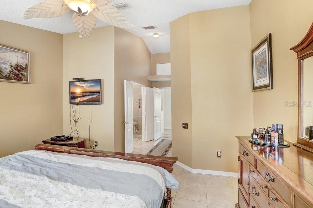 Image 18 of 52 For 2027 Rensselaer Drive