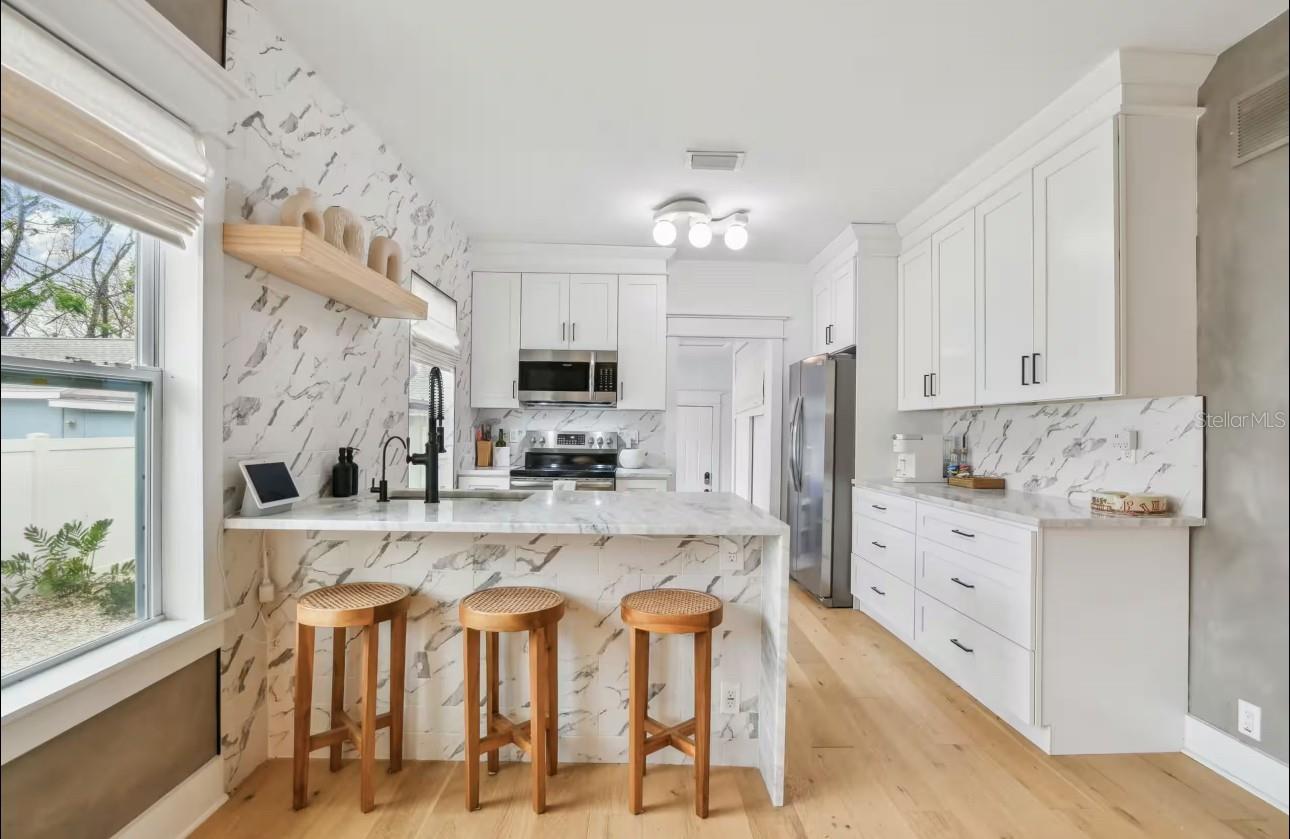 Image 3 of 32 For 104 W Cayuga St