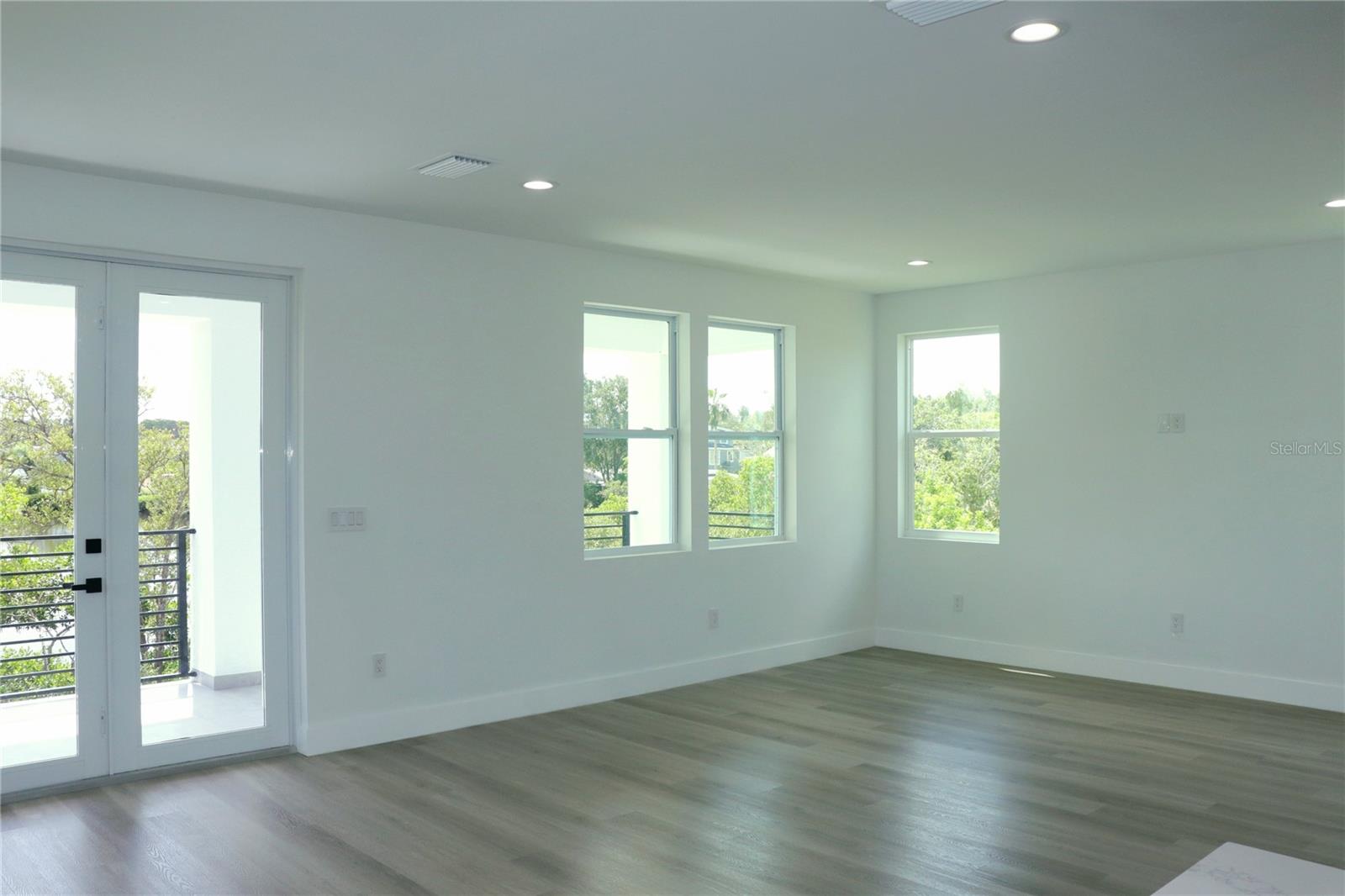 Image 10 of 28 For 7609 Deedra Circle