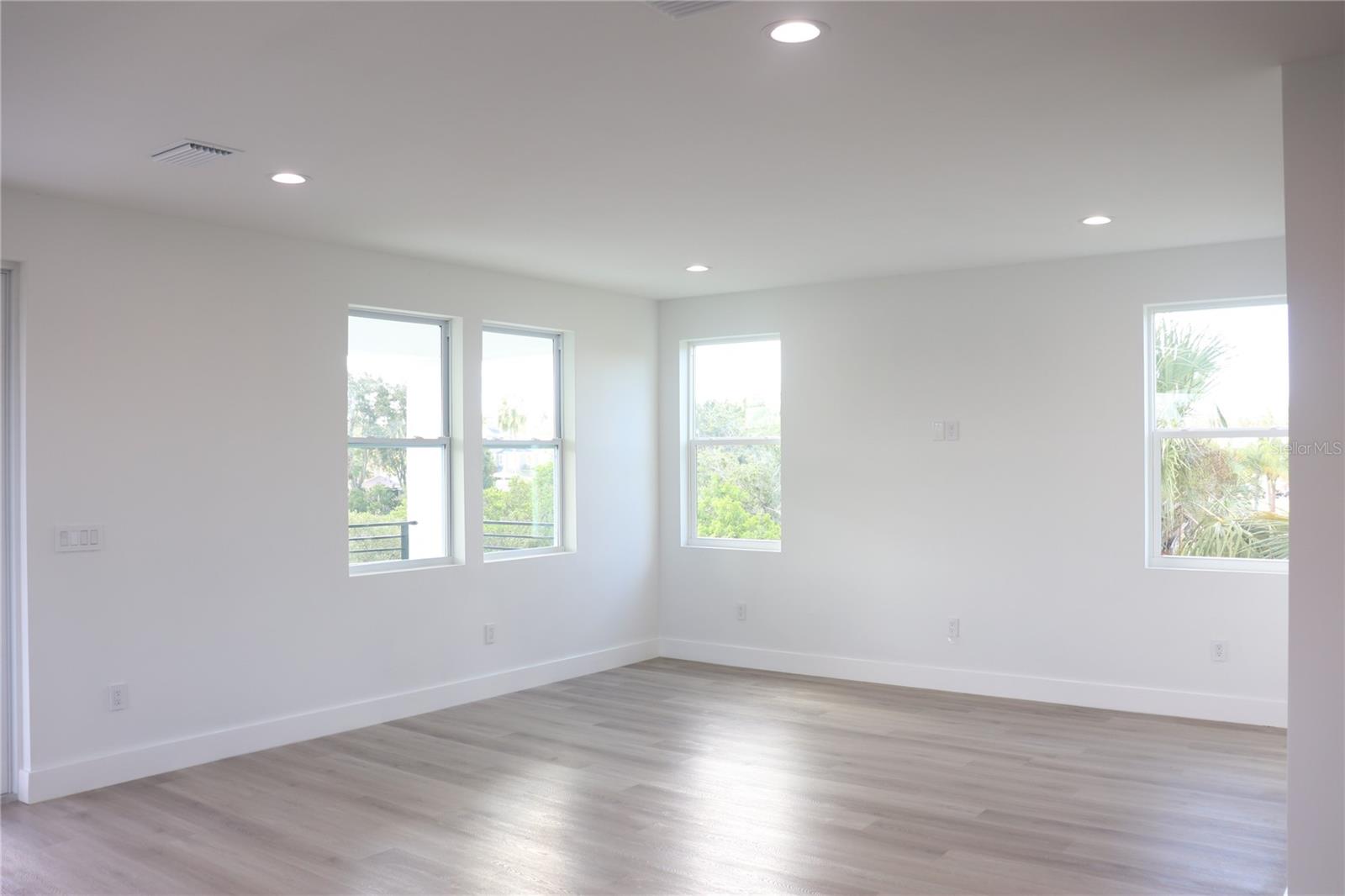 Image 11 of 28 For 7609 Deedra Circle