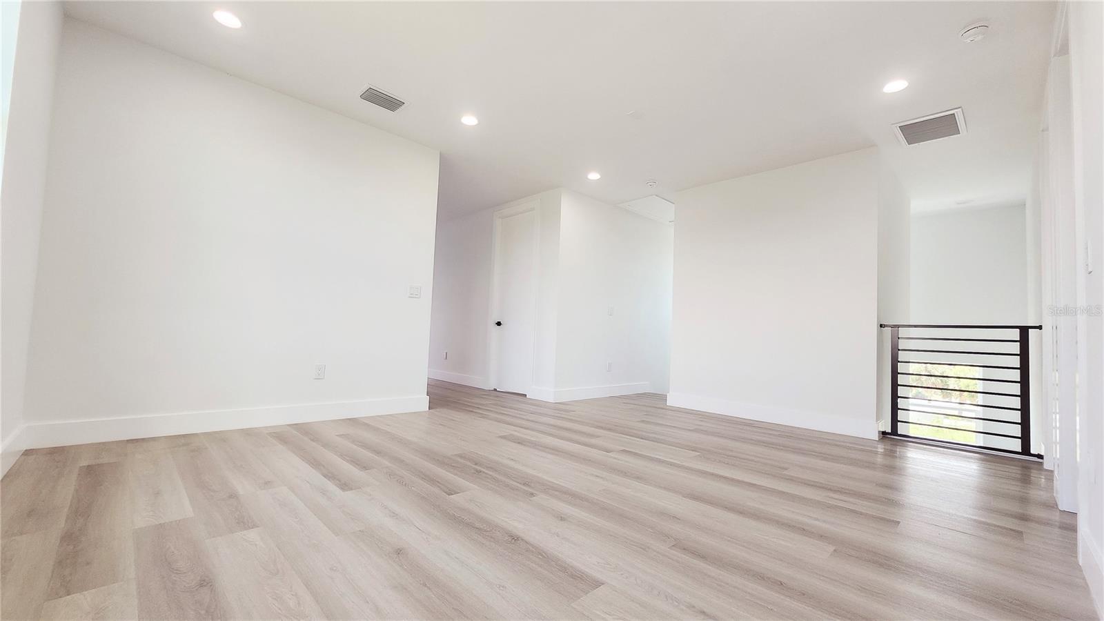 Listing photo id 35 for 7609 Deedra Circle