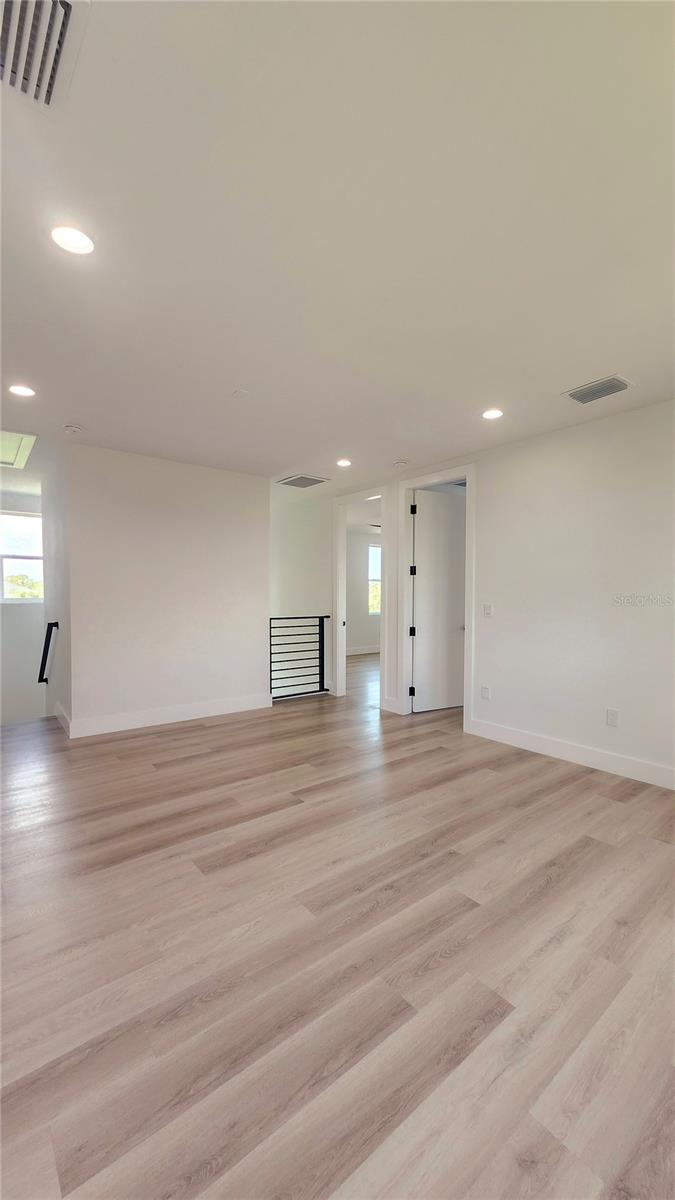 Listing photo id 36 for 7609 Deedra Circle