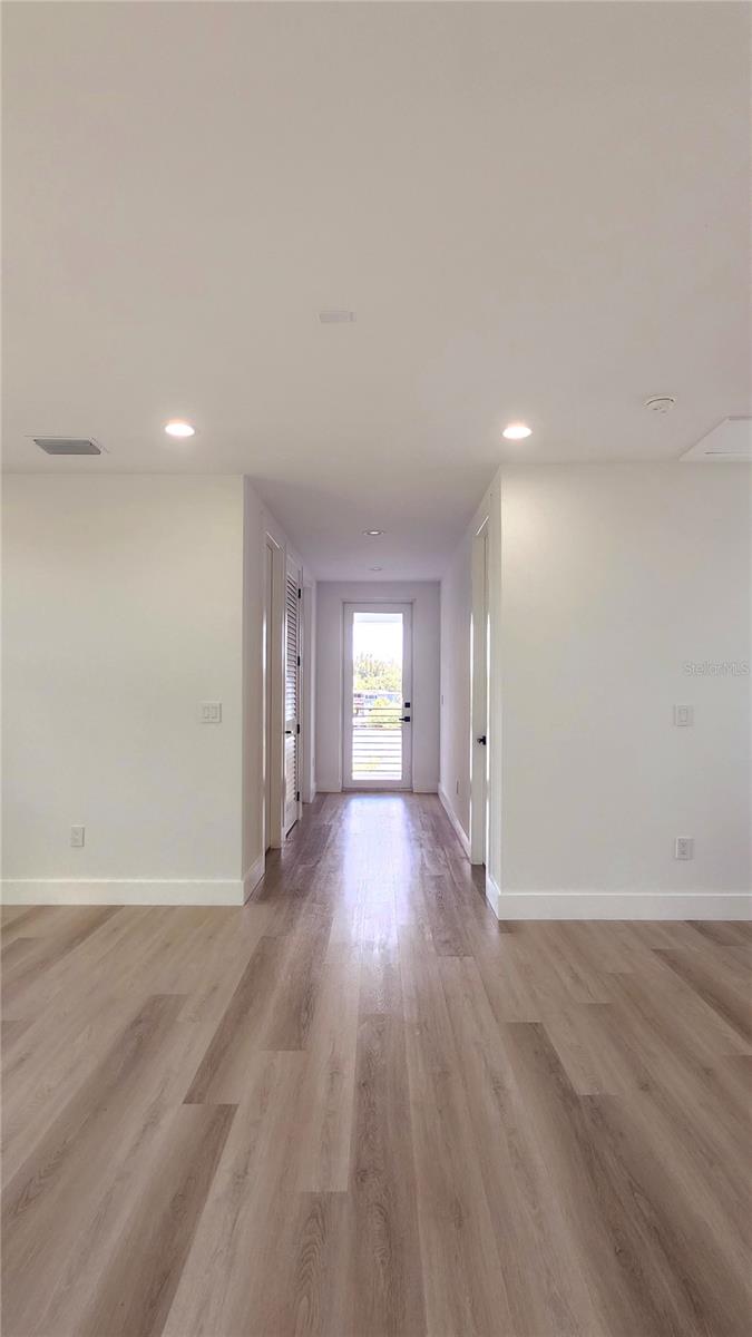 Listing photo id 37 for 7609 Deedra Circle