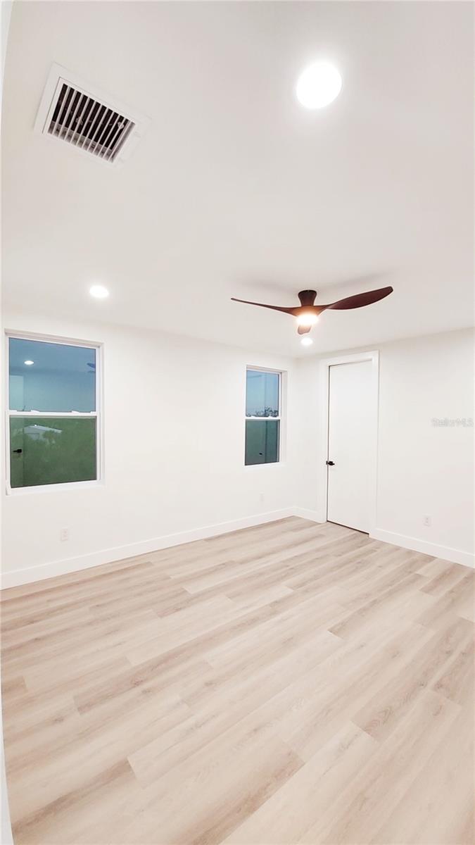 Listing photo id 41 for 7609 Deedra Circle