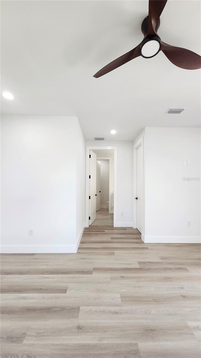 Listing photo id 46 for 7609 Deedra Circle