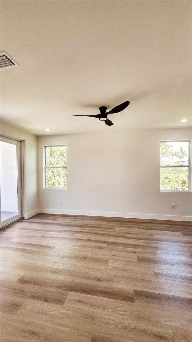 Listing photo id 47 for 7609 Deedra Circle
