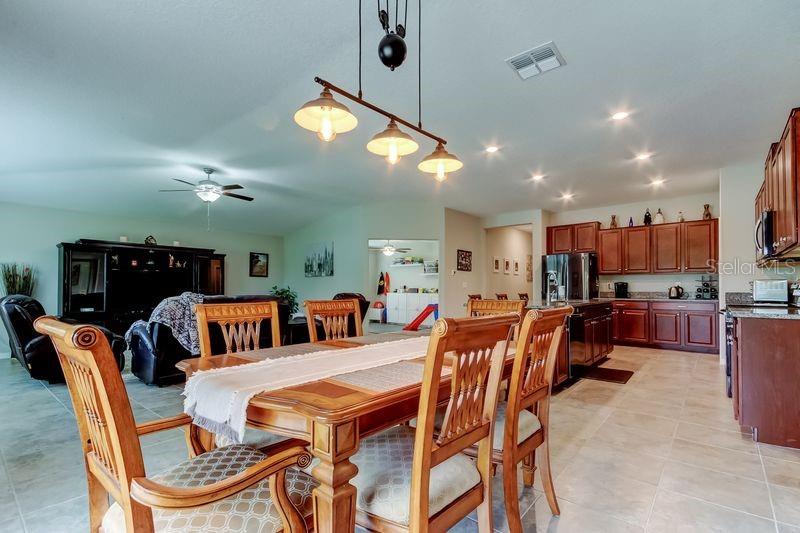 Listing photo id 11 for 6395 Cobble Bliss Street