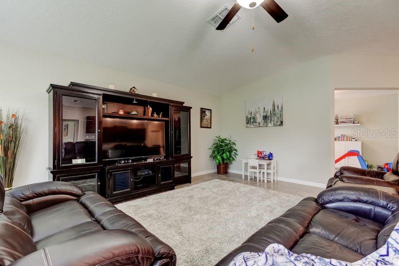 Listing photo id 13 for 6395 Cobble Bliss Street