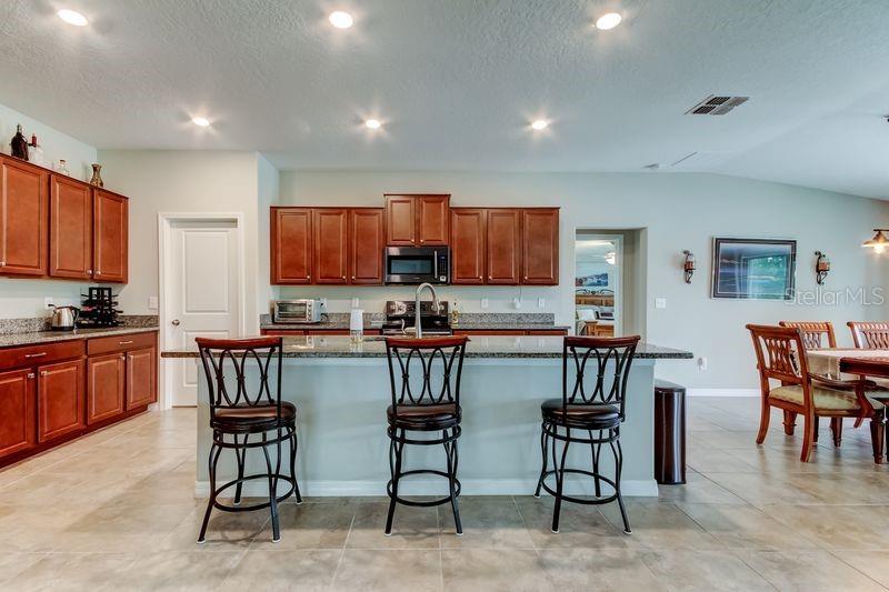 Listing photo id 4 for 6395 Cobble Bliss Street