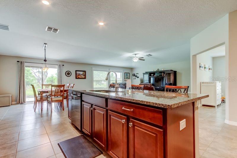 Listing photo id 5 for 6395 Cobble Bliss Street