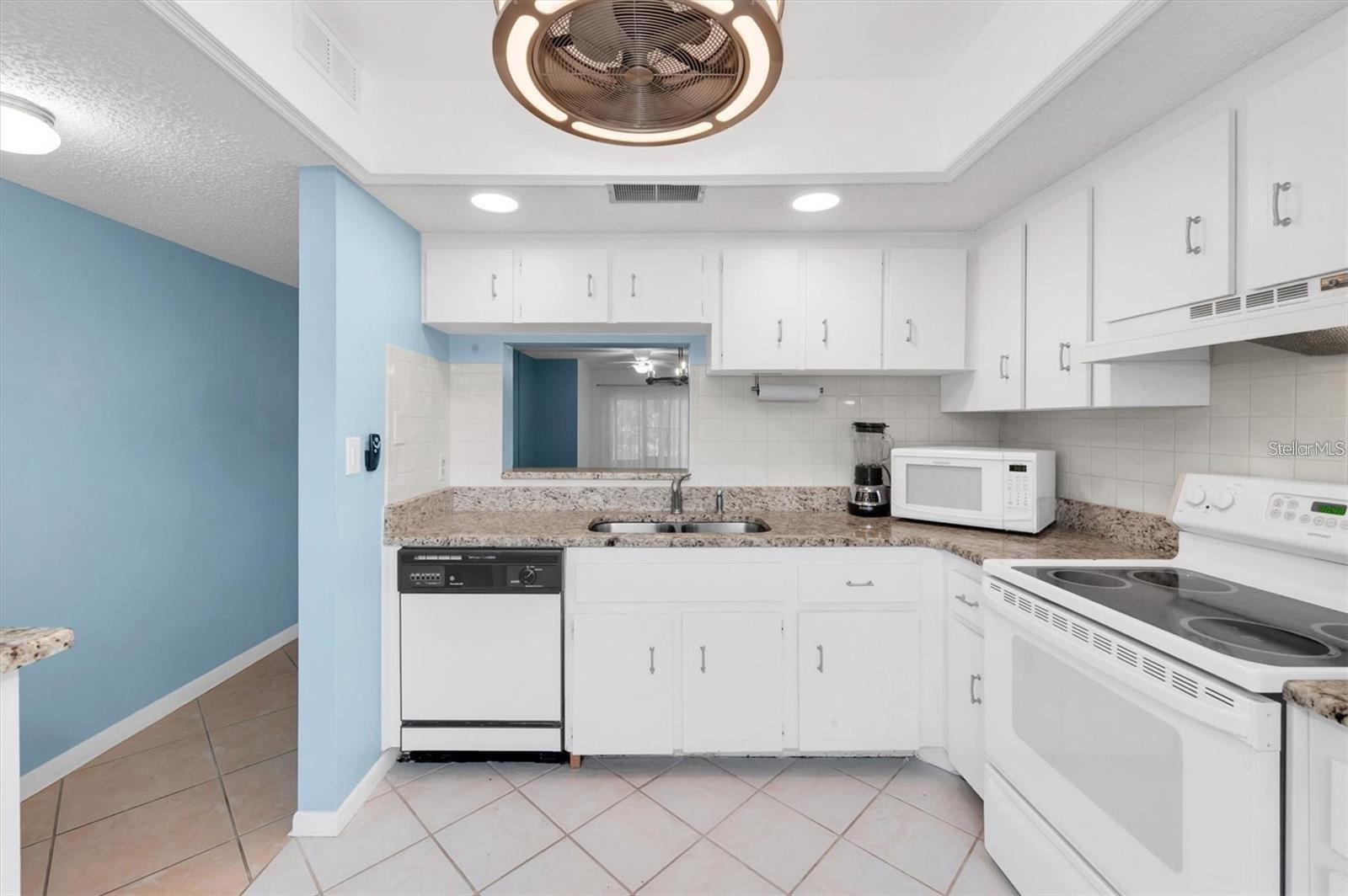 Image 4 of 51 For 845 Maple Court 103