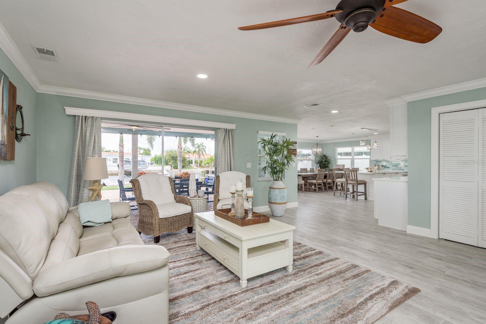 Listing photo id 8 for 3301 Seaway Drive