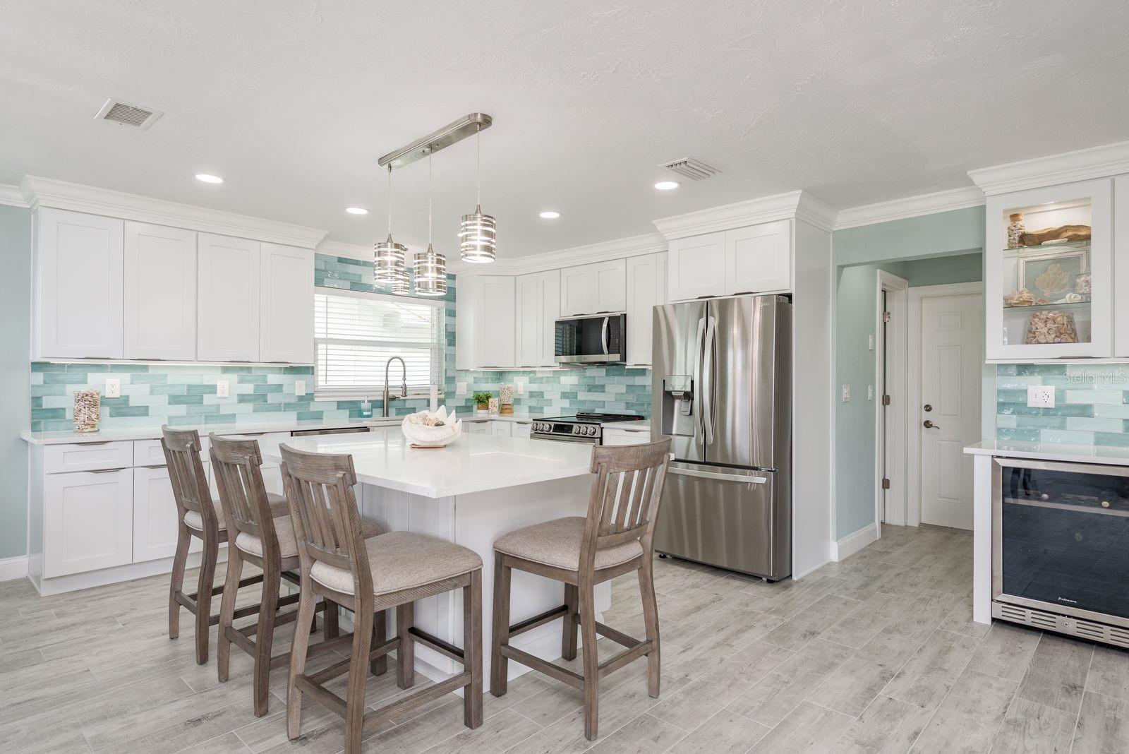 Listing photo id 11 for 3301 Seaway Drive