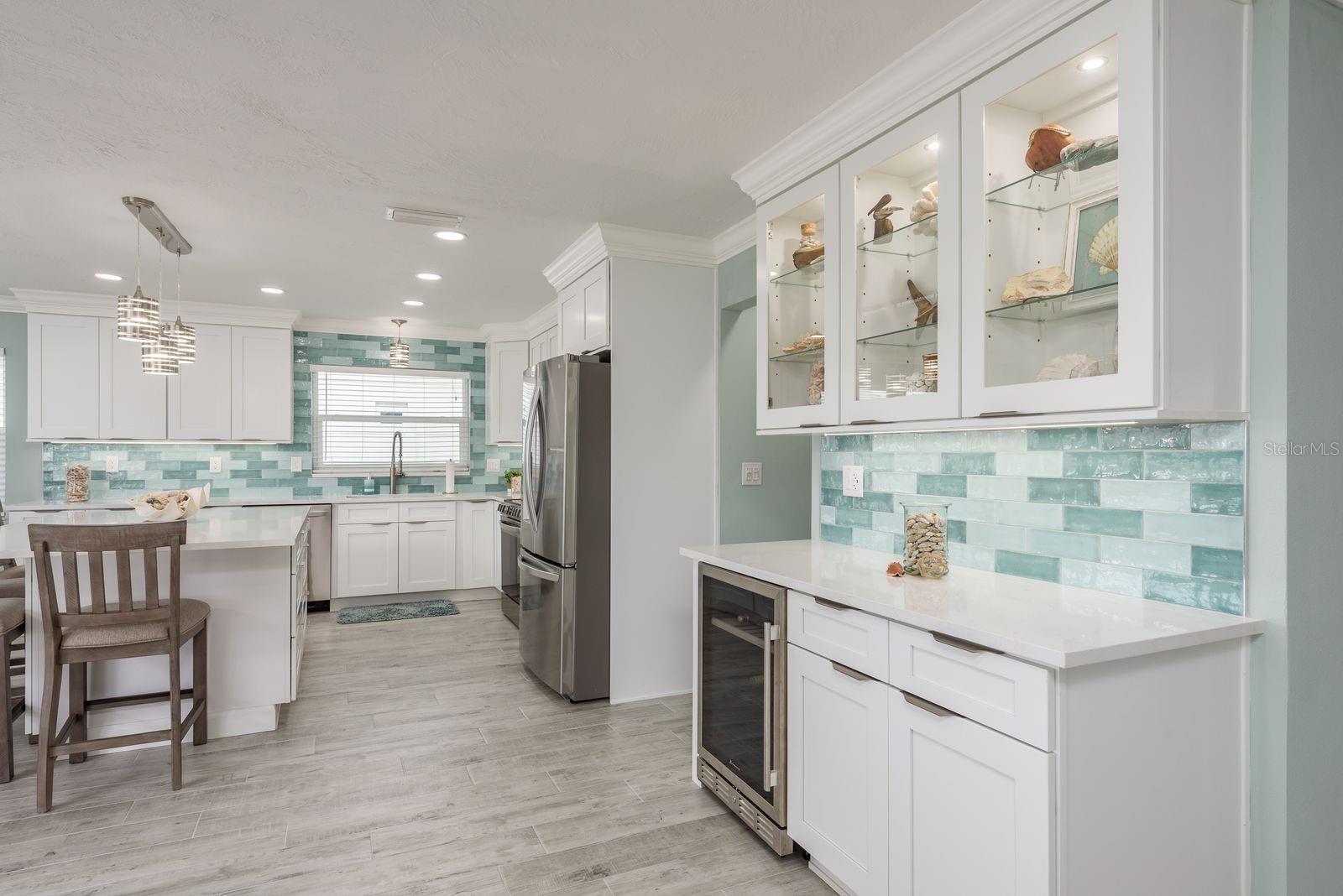 Listing photo id 16 for 3301 Seaway Drive