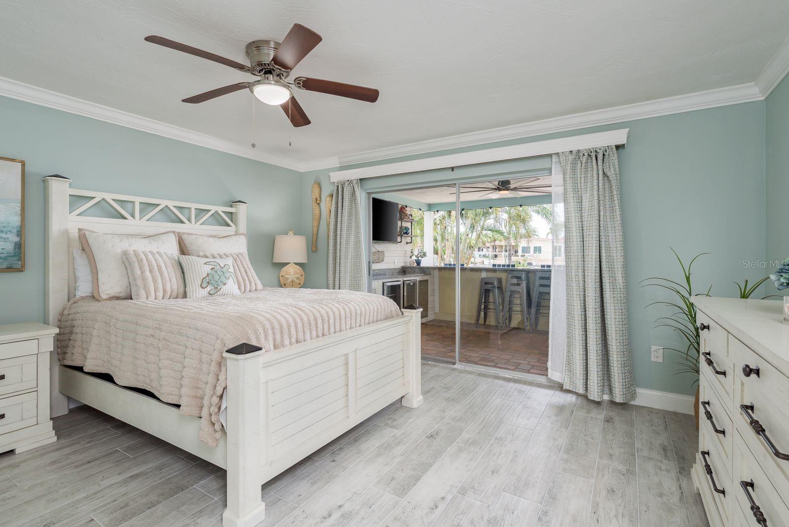 Listing photo id 17 for 3301 Seaway Drive