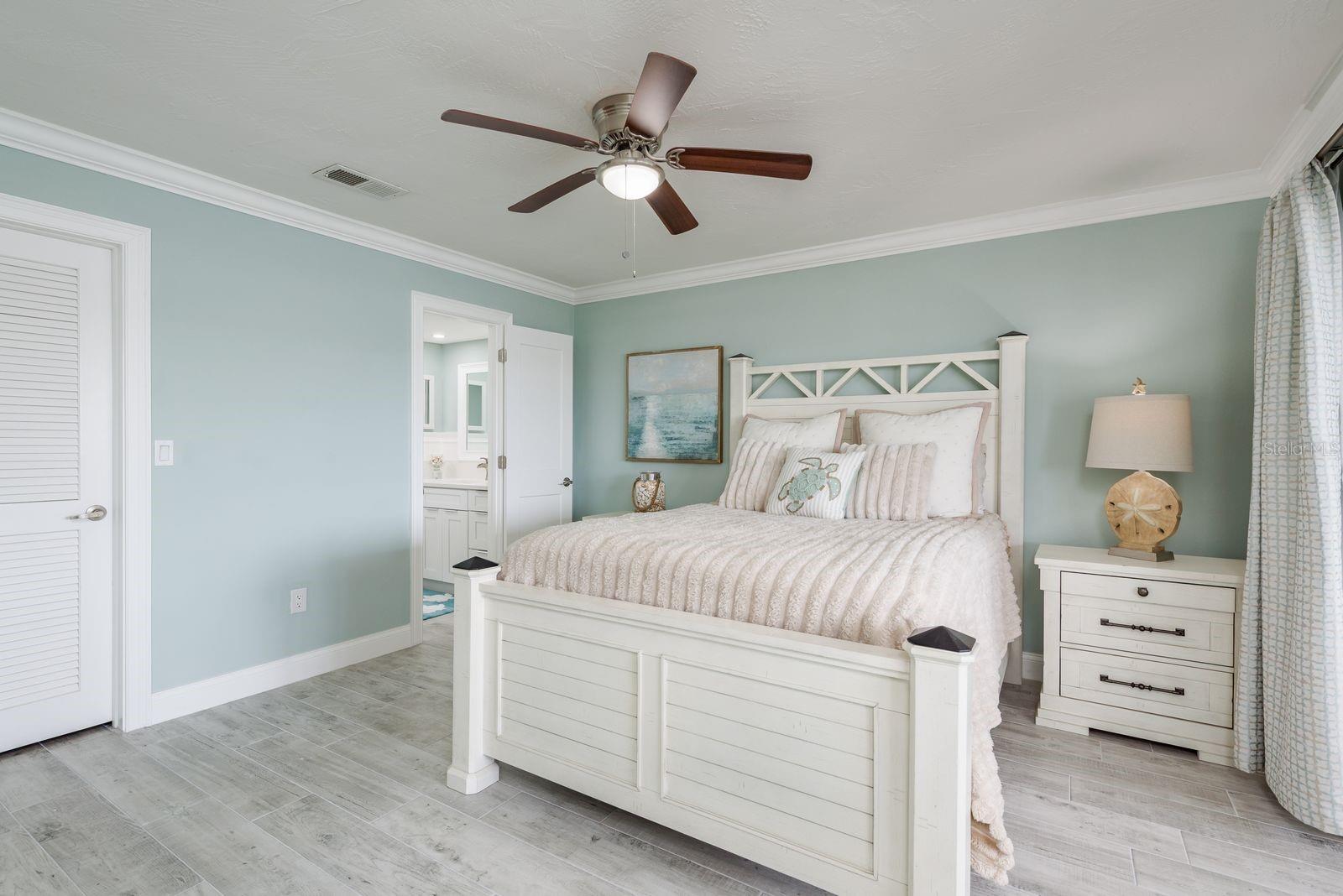 Listing photo id 18 for 3301 Seaway Drive