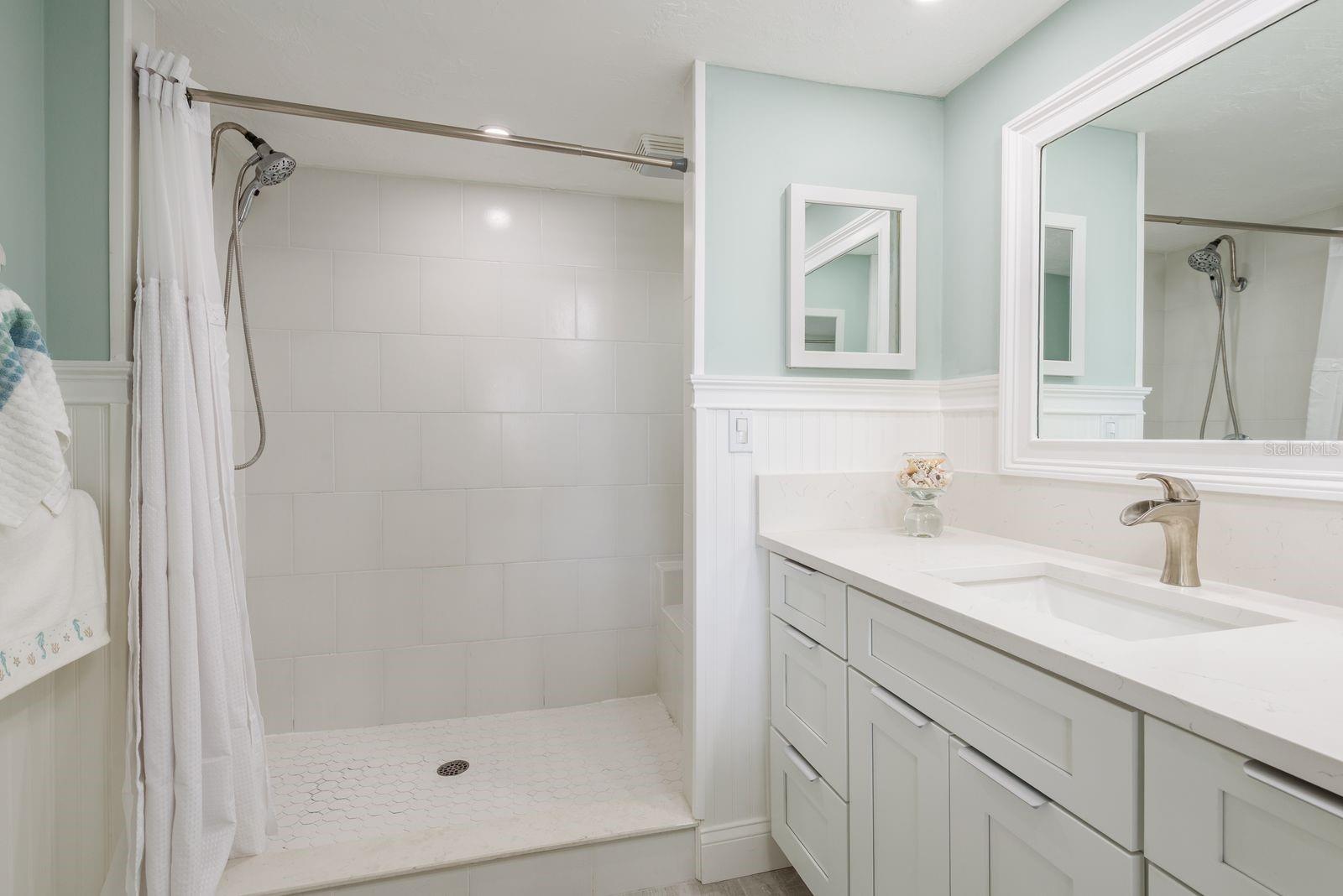 Listing photo id 19 for 3301 Seaway Drive