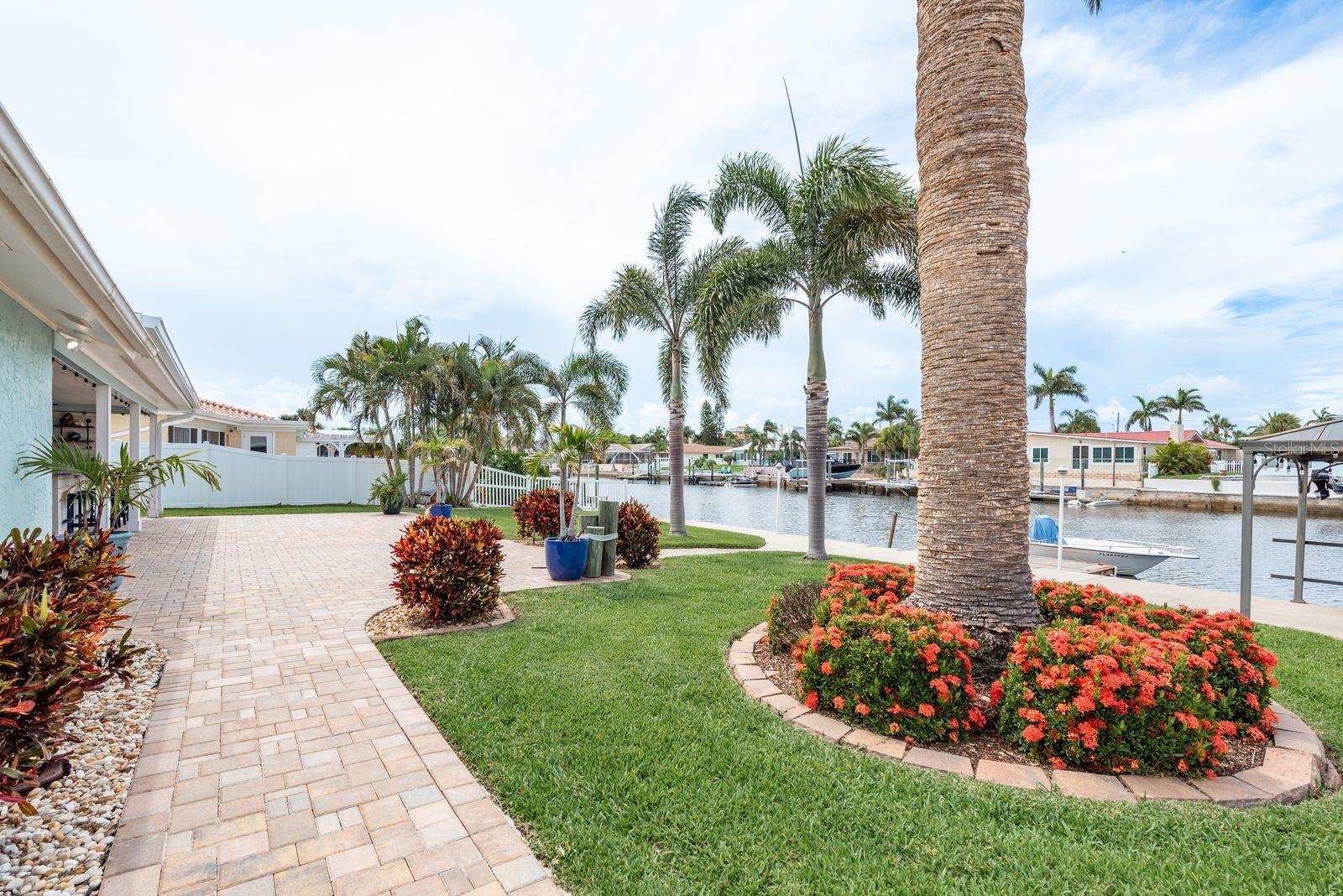 Listing photo id 36 for 3301 Seaway Drive