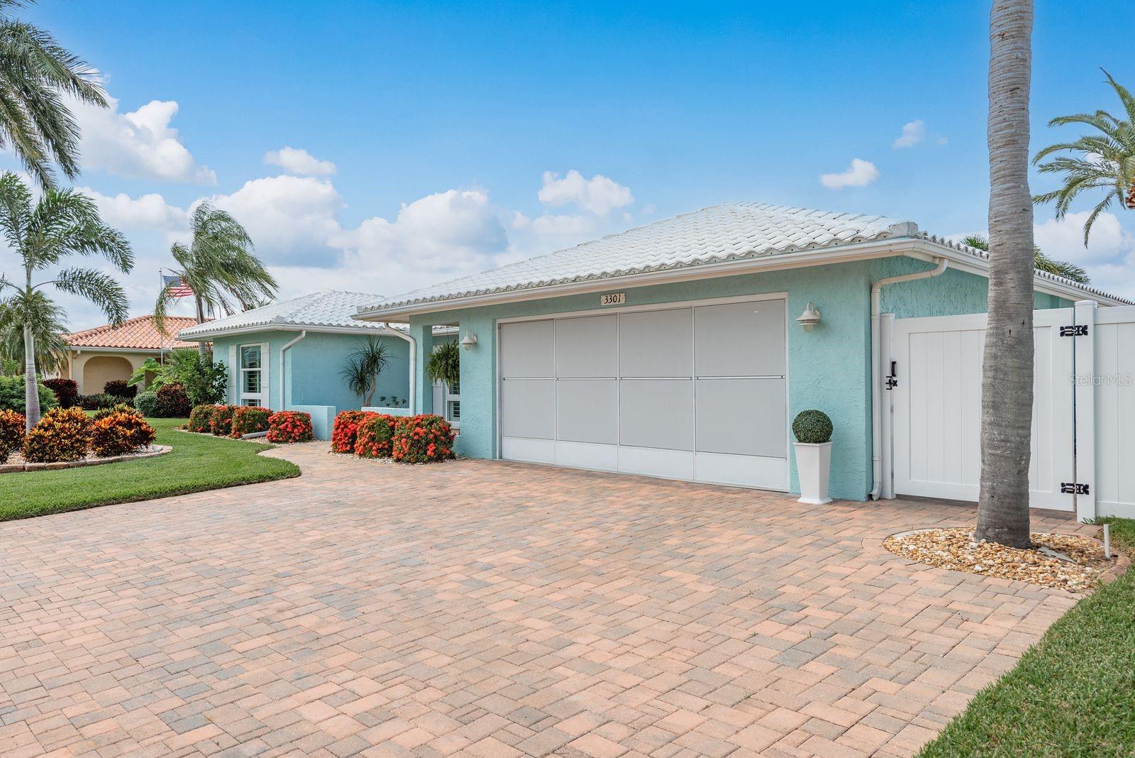 Listing photo id 2 for 3301 Seaway Drive