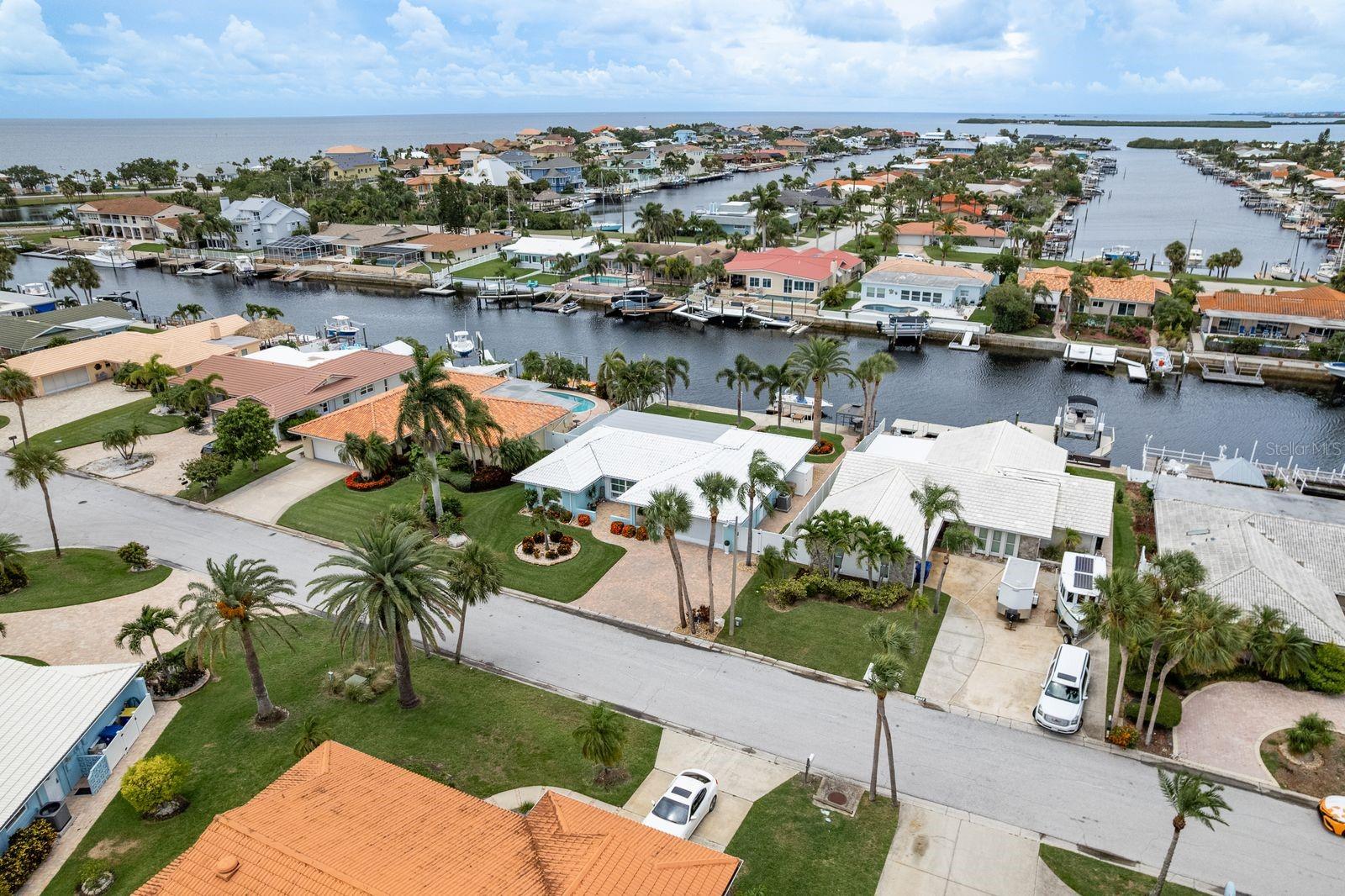 Listing photo id 40 for 3301 Seaway Drive