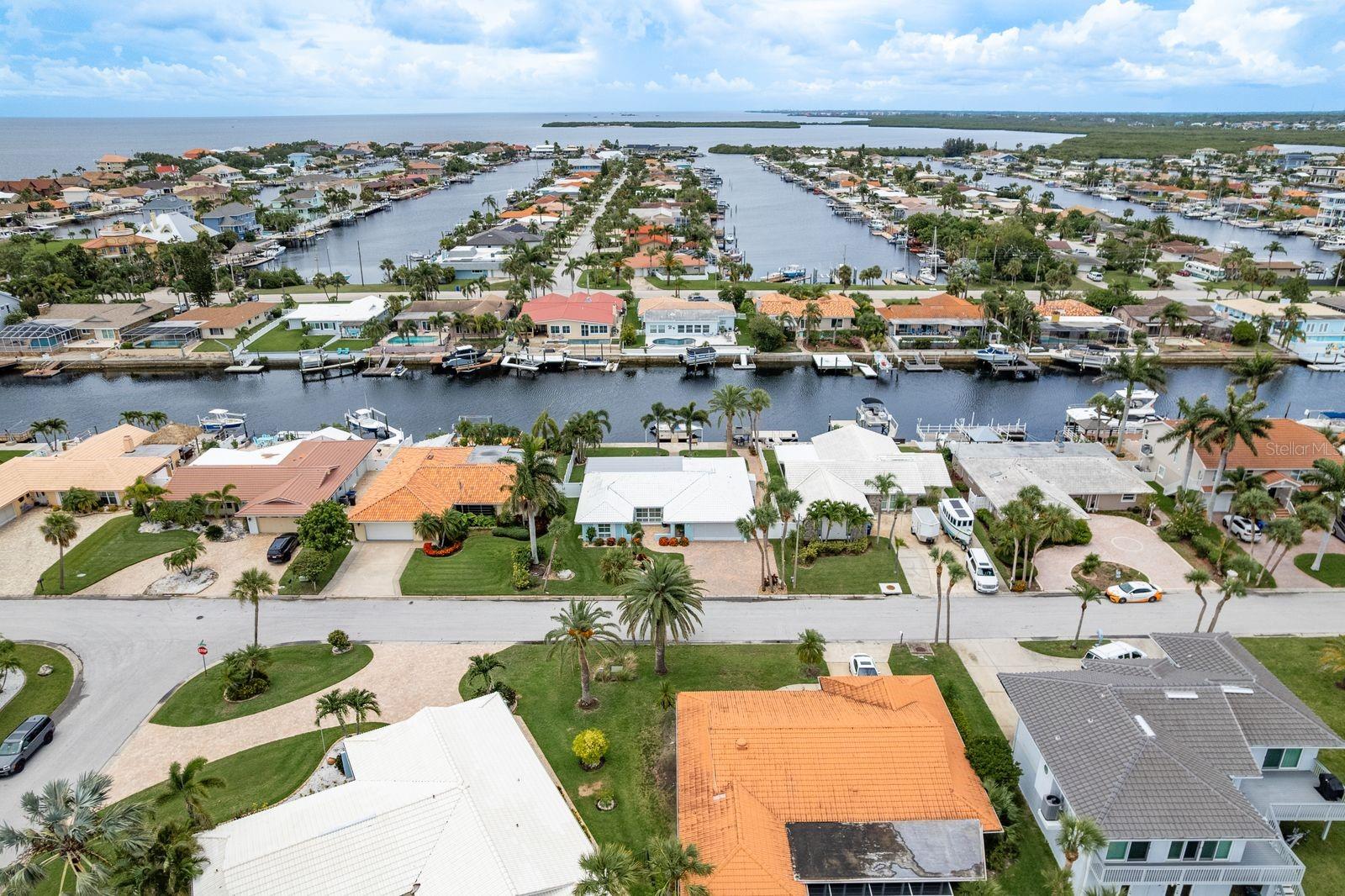 Listing photo id 41 for 3301 Seaway Drive