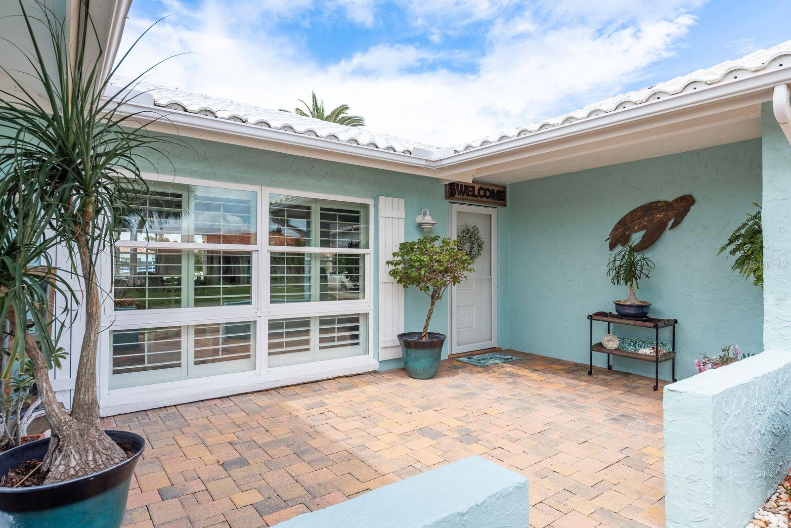 Listing photo id 3 for 3301 Seaway Drive