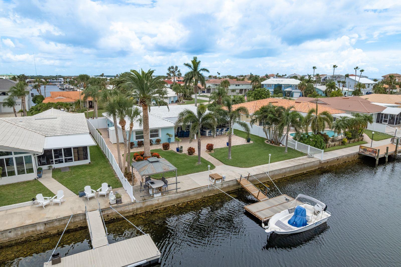 Listing photo id 48 for 3301 Seaway Drive