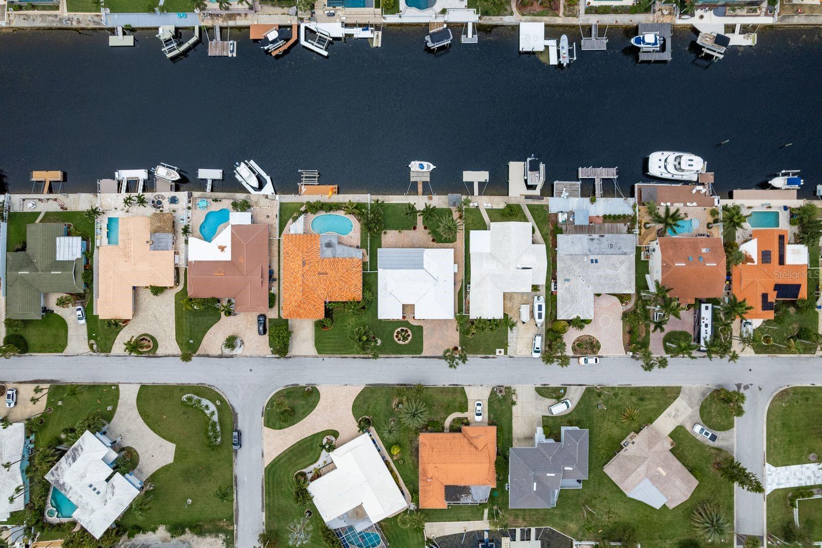 Listing photo id 51 for 3301 Seaway Drive