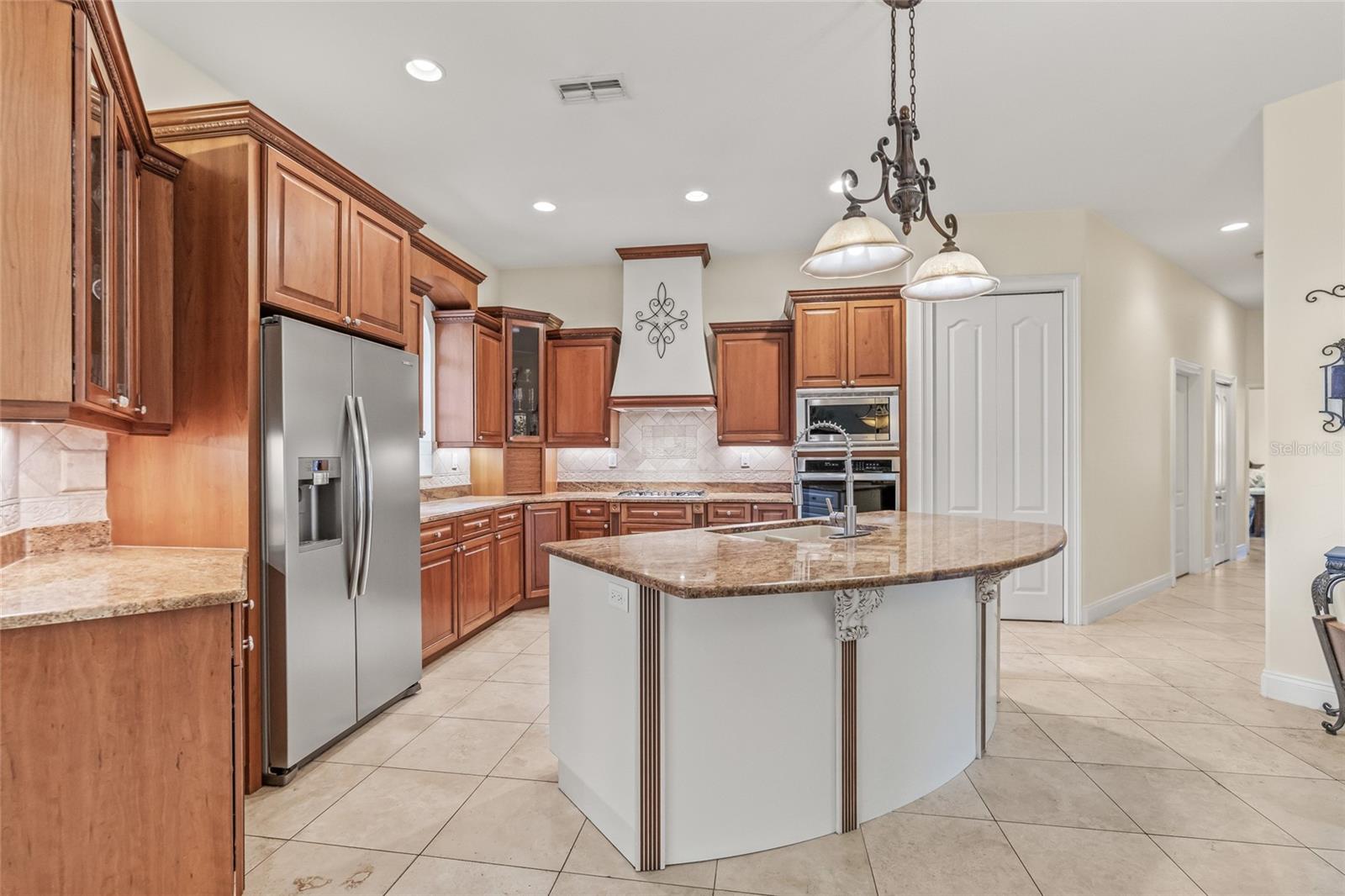 Listing photo id 8 for 10096 Southern Breeze Court
