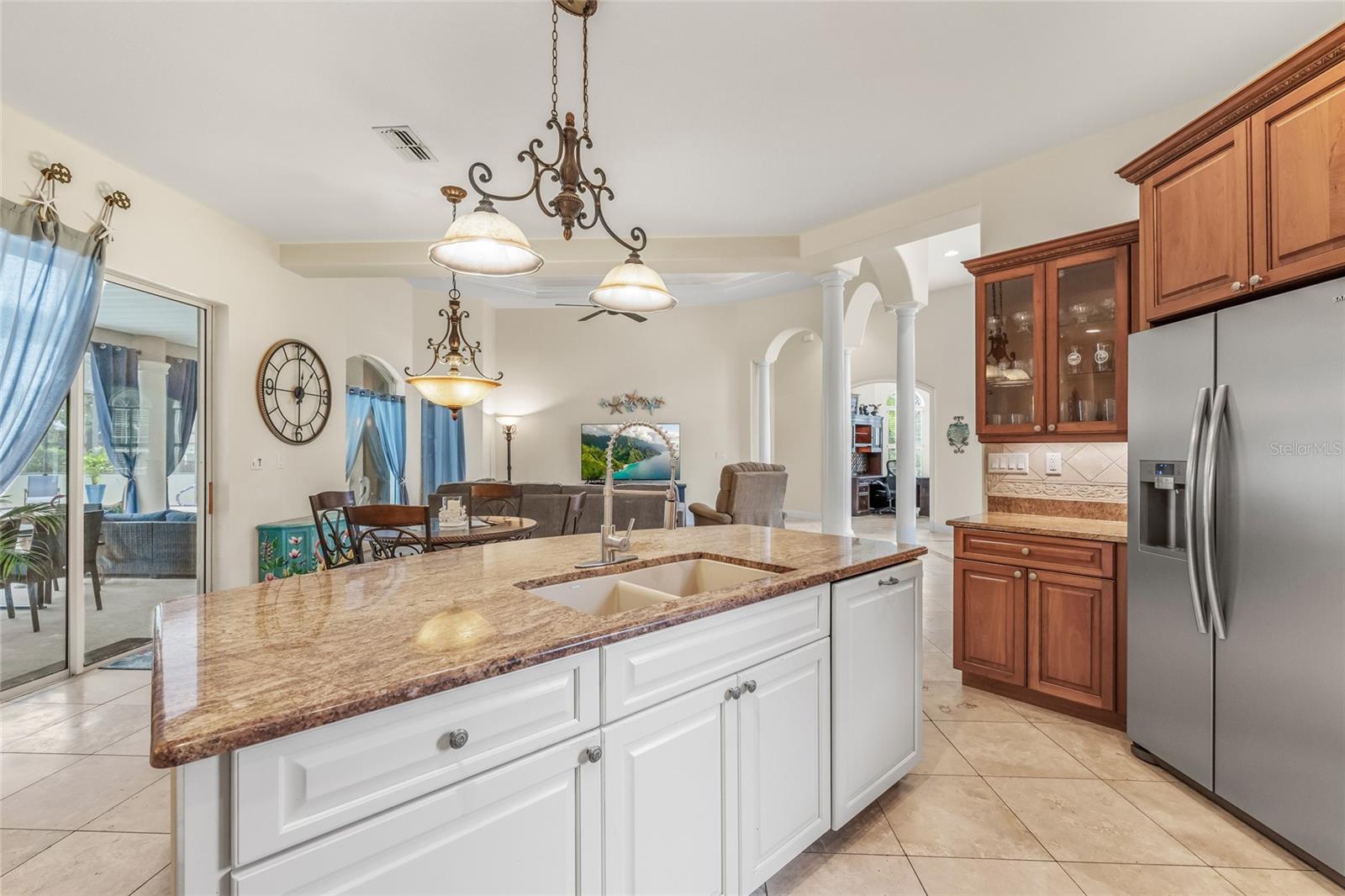 Listing photo id 9 for 10096 Southern Breeze Court
